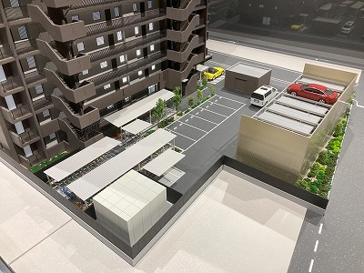 飯能エリアの分譲マンション模型
開放廊下・外階段と駐輪場、駐車スペース